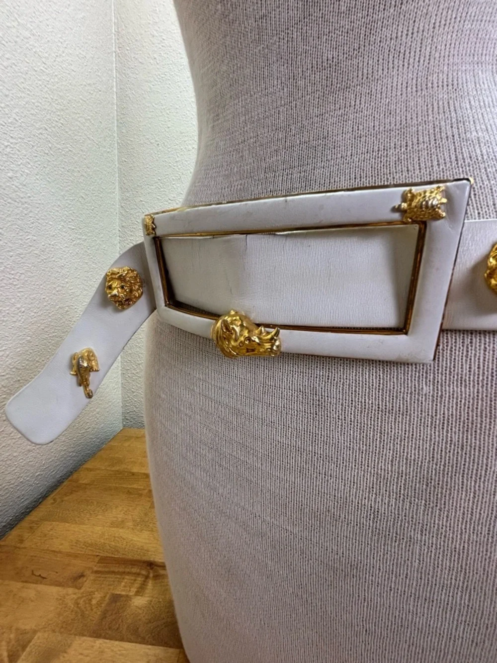 Vtg Judith Leiber White Leather Belt Gold Animal Head Lion Rhino Elephant Turtle